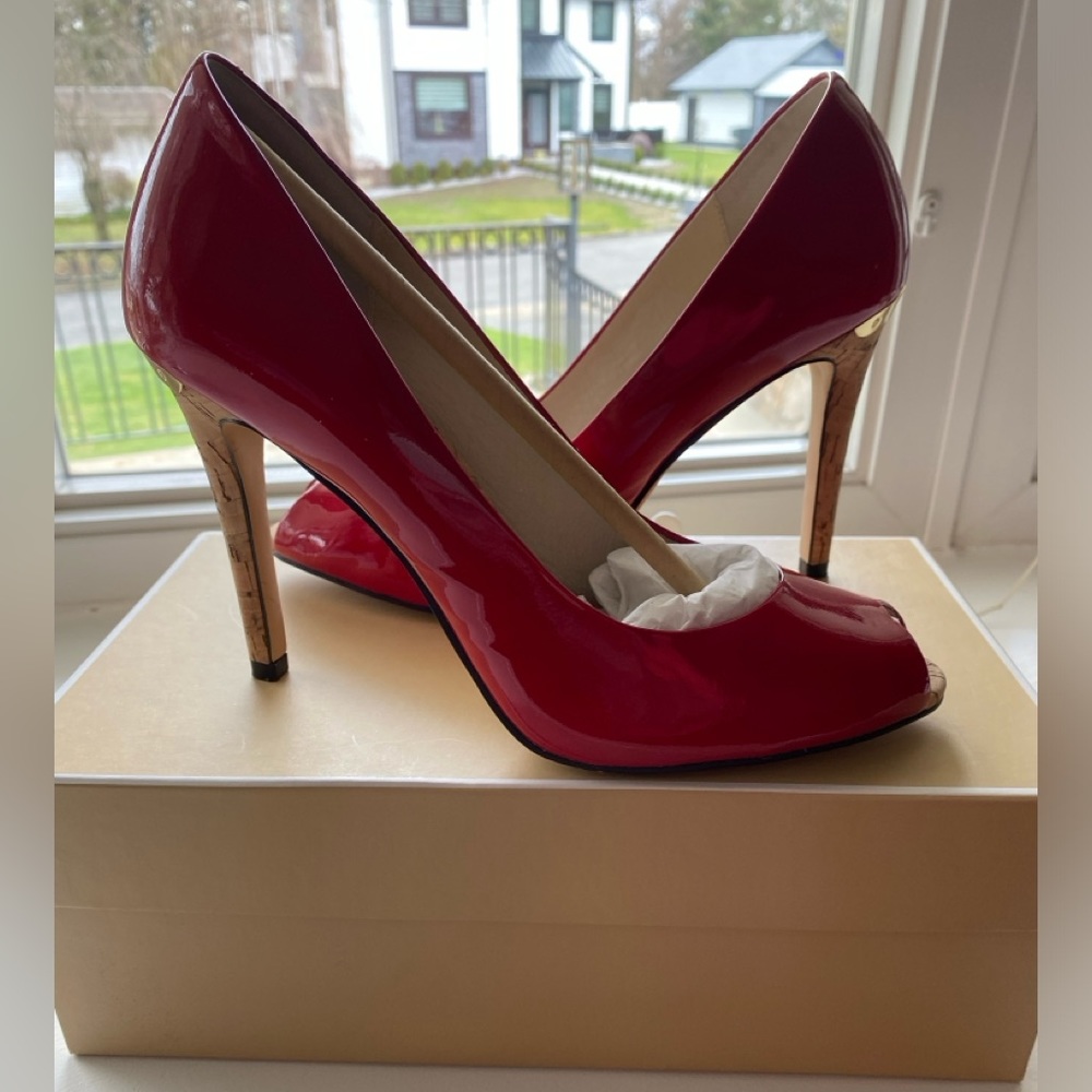 Michael Kors Keegan Pump - Red patent leather shoe with cork heel